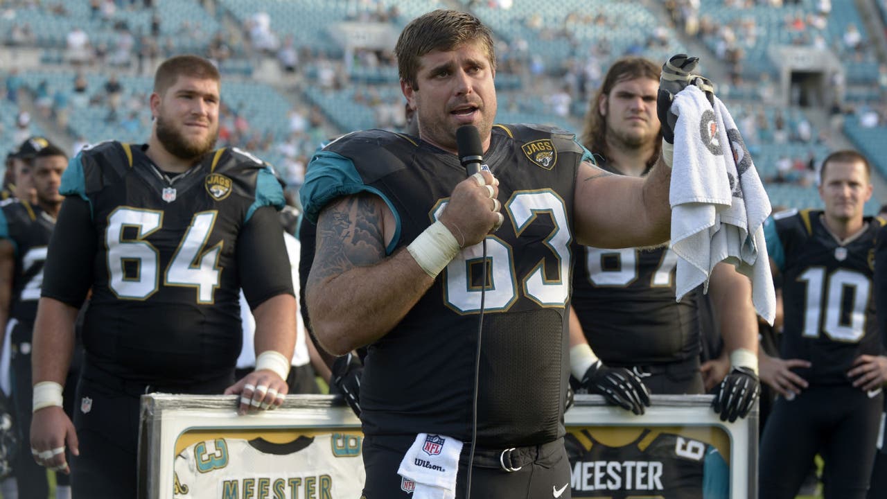 Brad Meester honored, targeted in final home game for Jaguars
